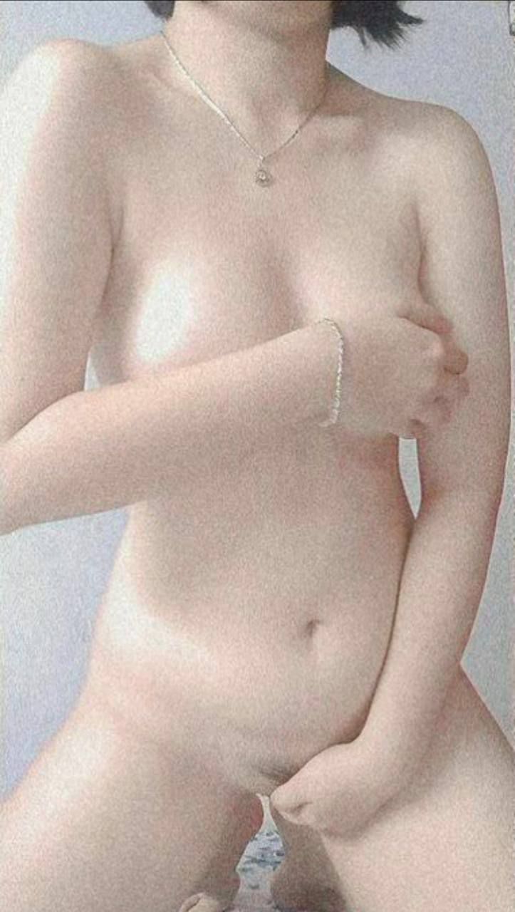 Em đừng nói gì nhé tý cô cho bắn tinh vào lồn
