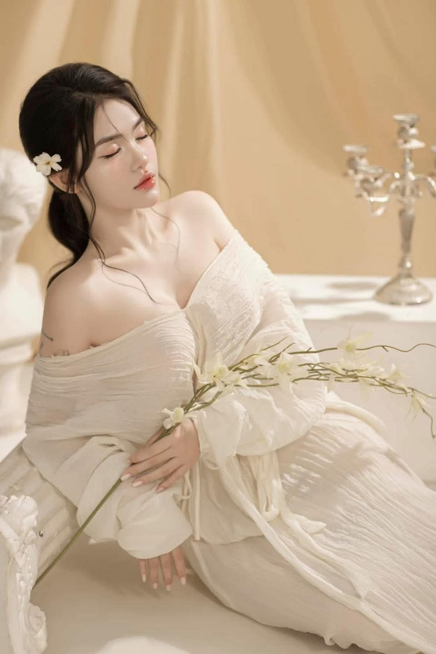 Dù đã có eny nhưng chị nhà cạnh bên cạnh bên luôn làm tôi sung sướng